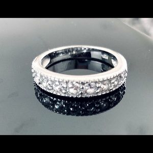 Channel set band ring